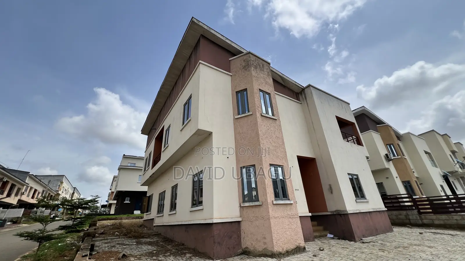 5bdrm Duplex in Paradise Estate, Life Camp for sale