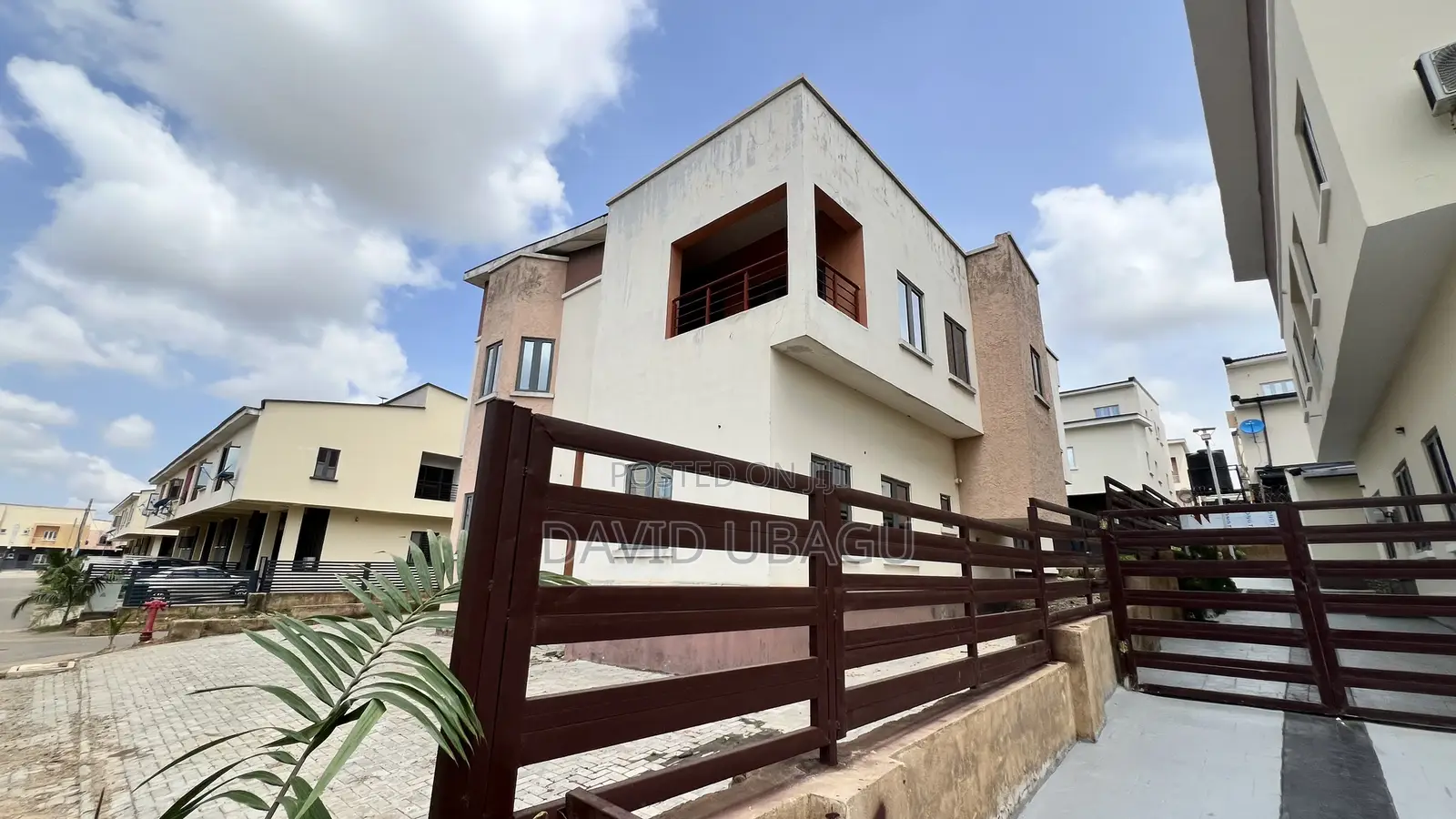 5bdrm Duplex in Paradise Estate, Life Camp for sale