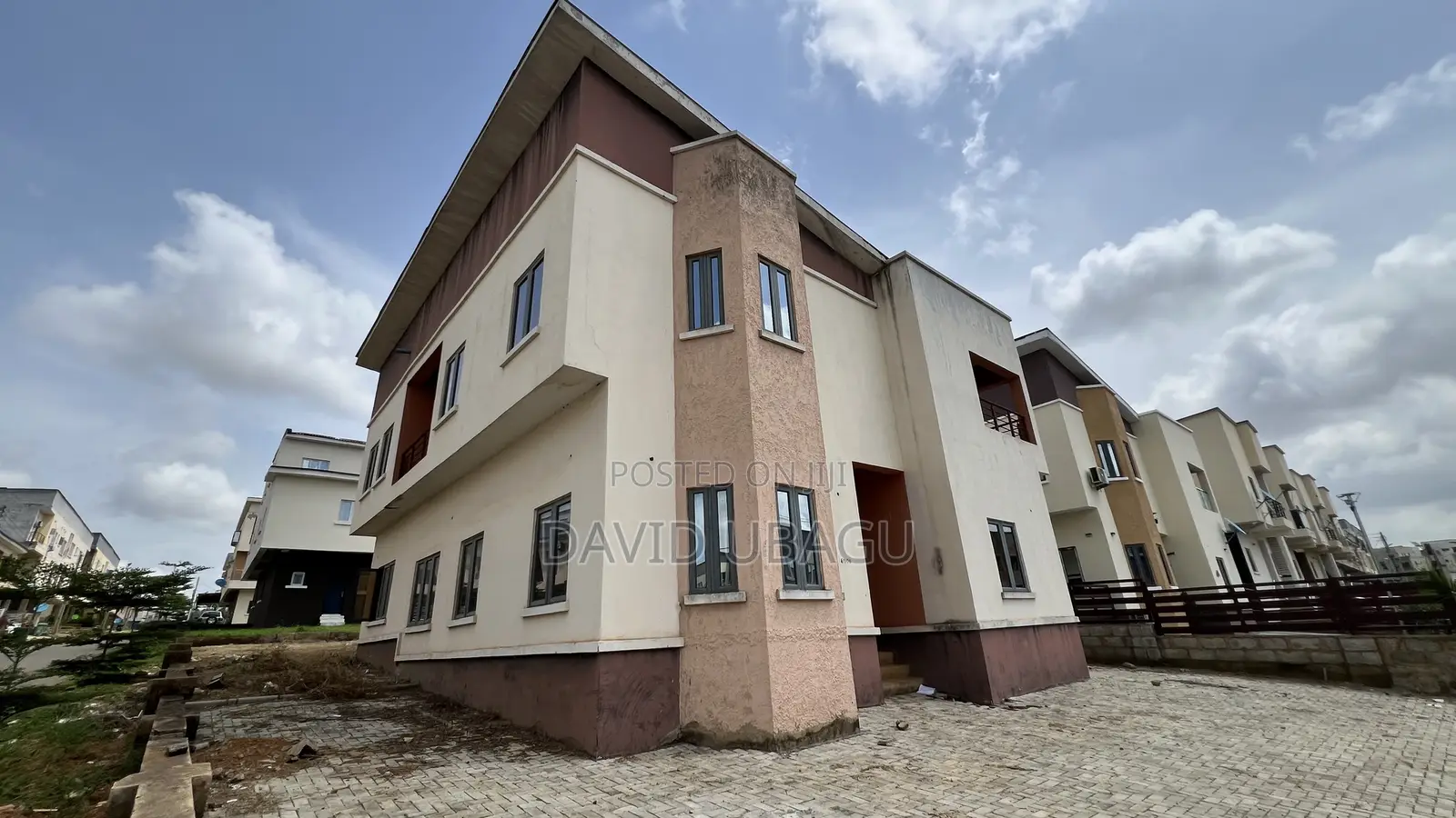 5bdrm Duplex in Paradise Estate, Life Camp for sale