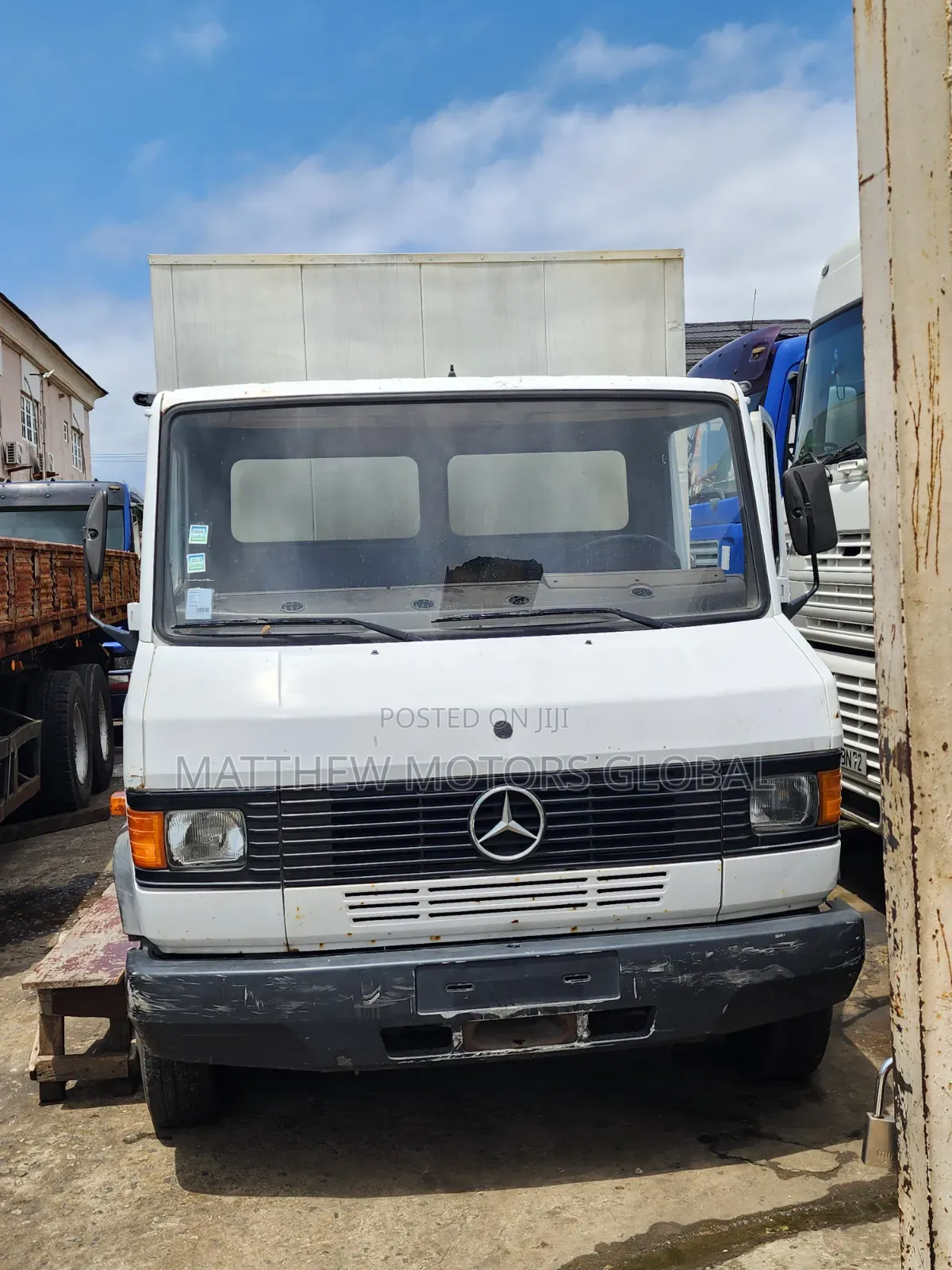 Super Clean Foreign Used Mercedes Benz 711 Truck