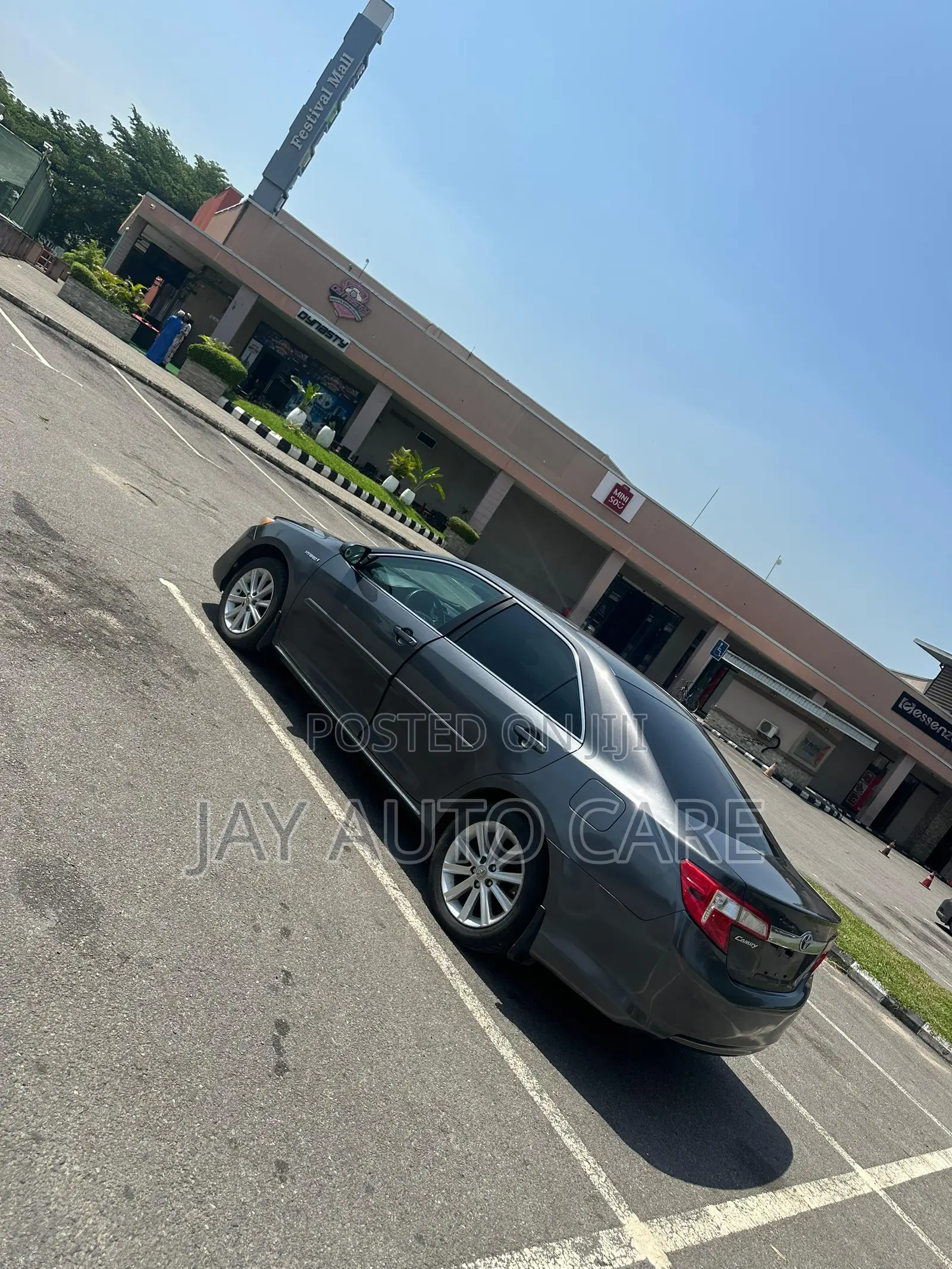 Toyota Camry Hybrid XLE 2012 Gray