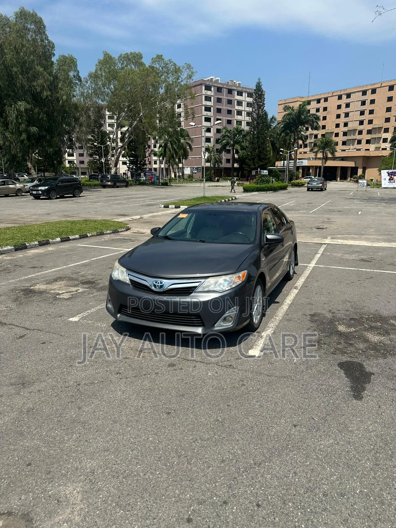 Toyota Camry Hybrid XLE 2012 Gray