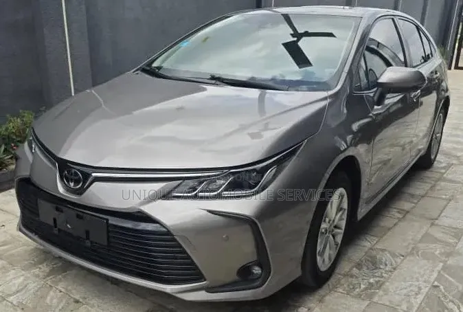 Toyota Corolla XSE 2021 Gold