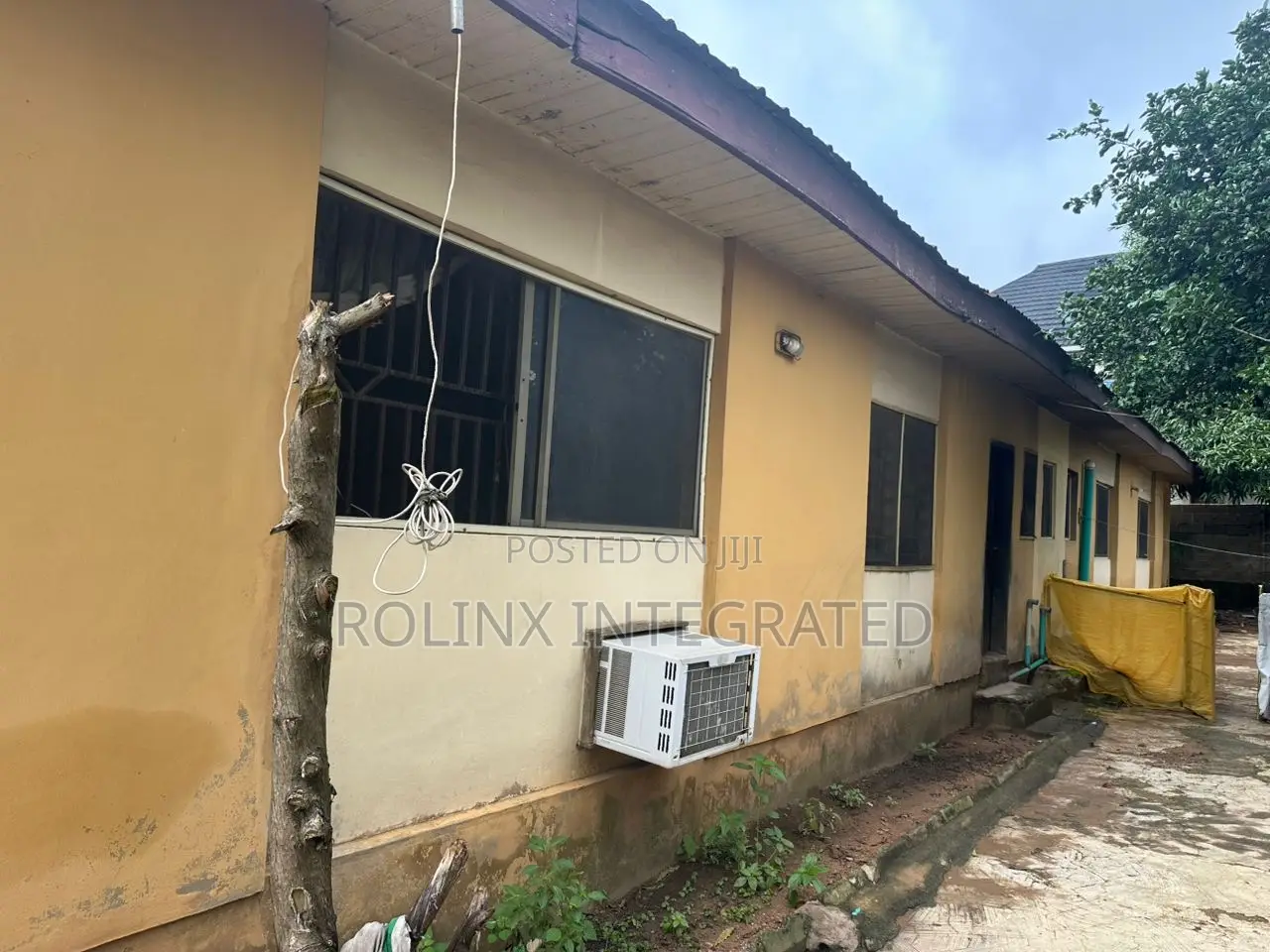 6bdrm Bungalow in Sholaja Atere Off for sale
