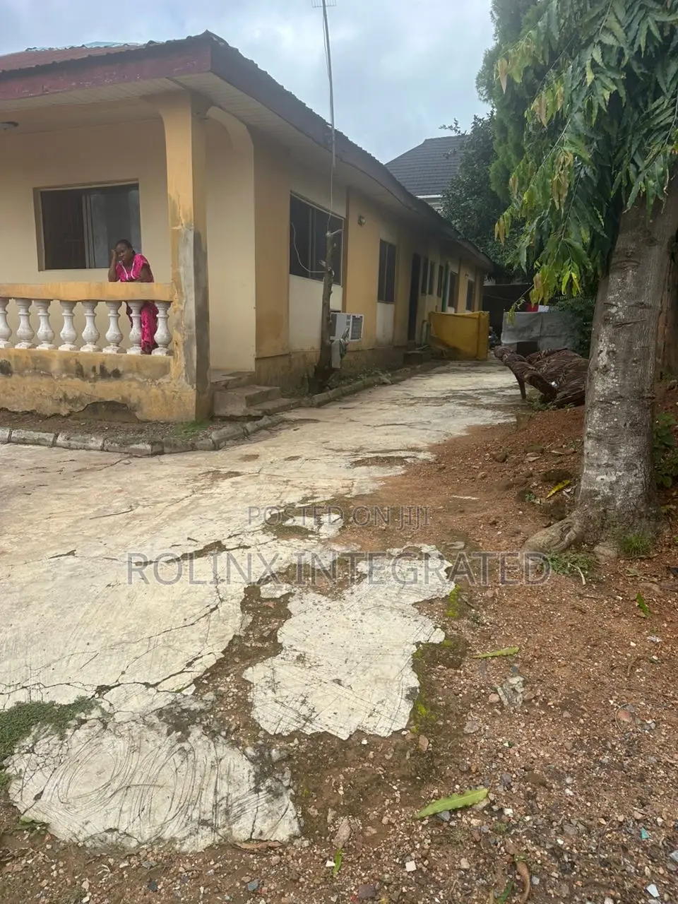 6bdrm Bungalow in Sholaja Atere Off for sale