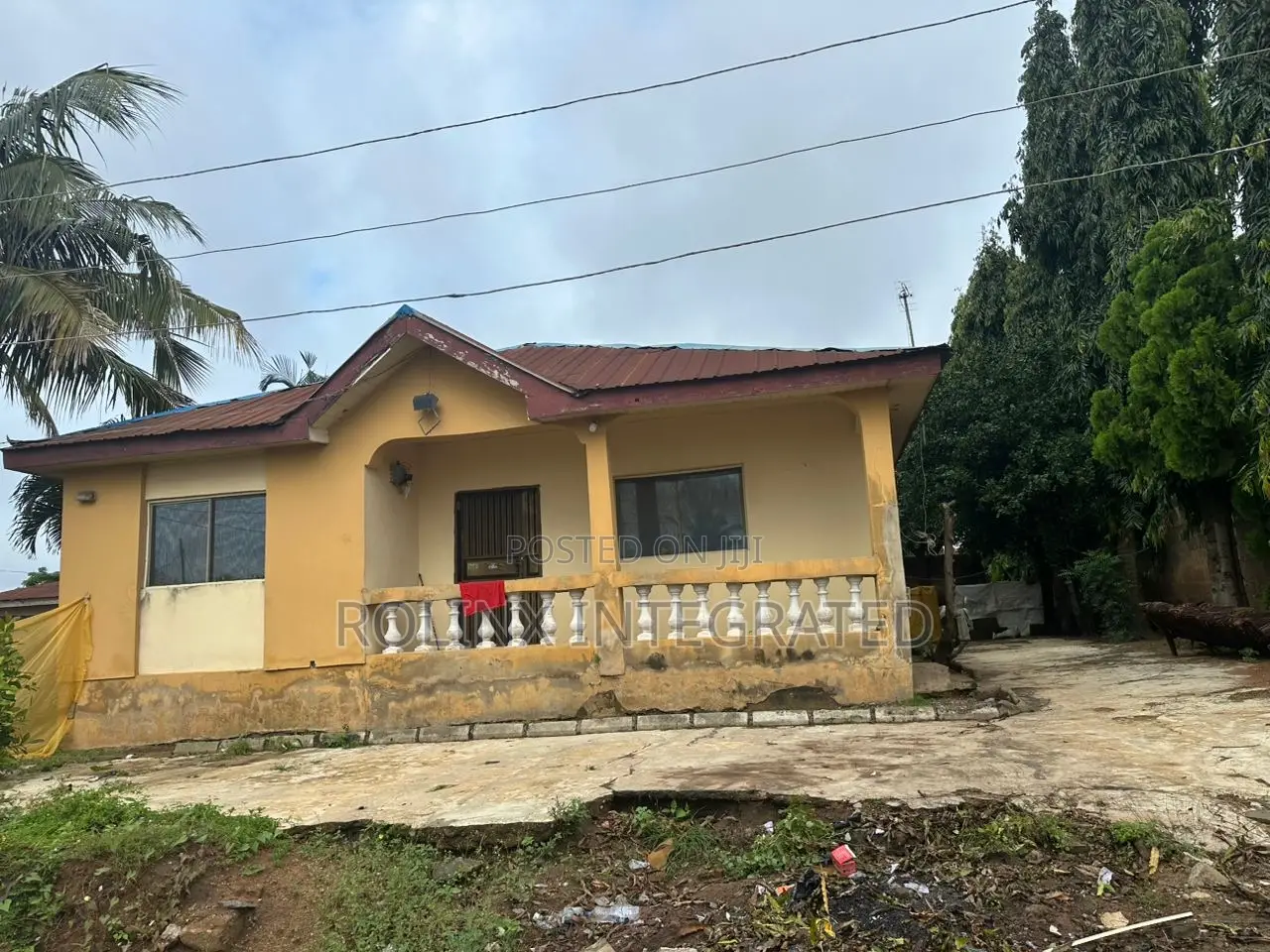 6bdrm Bungalow in Sholaja Atere Off for sale