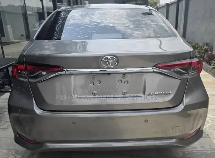 Toyota Corolla XSE 2021 Gold