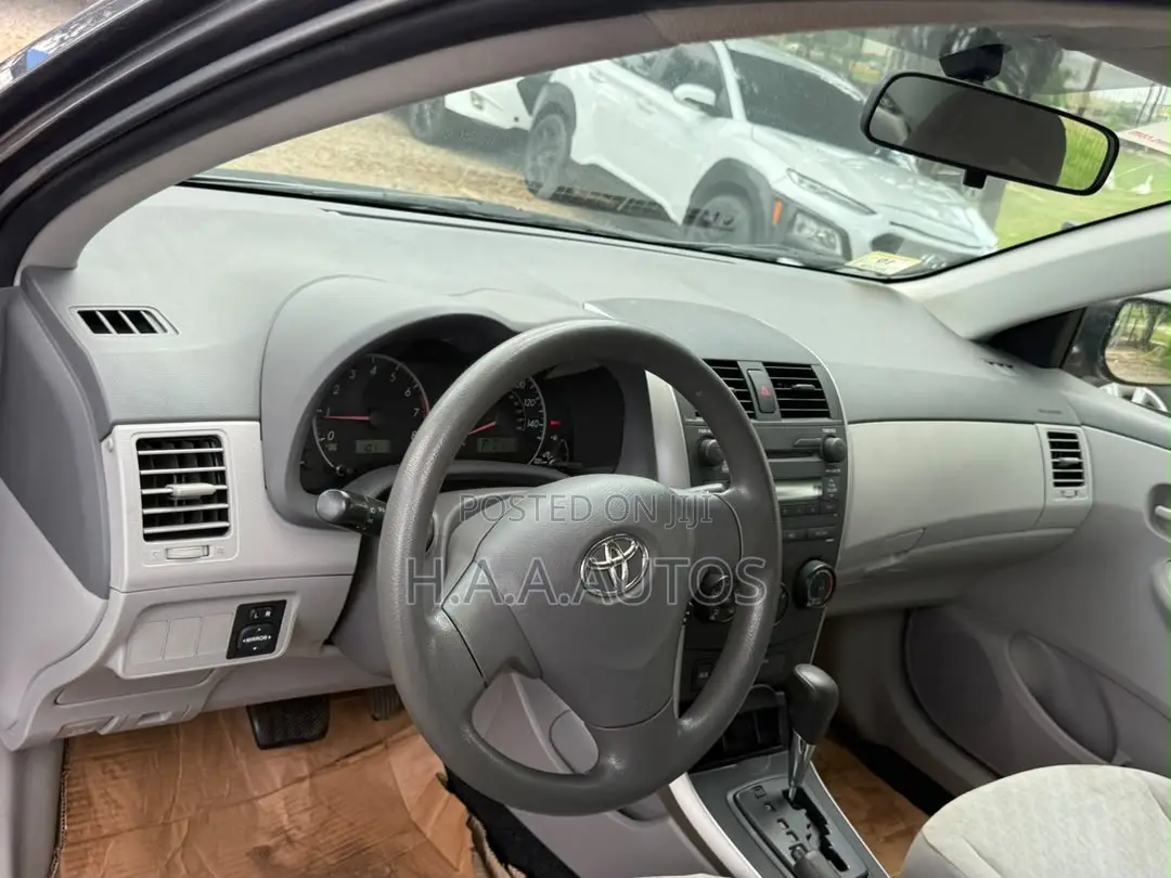 Toyota Corolla 2010 Gray