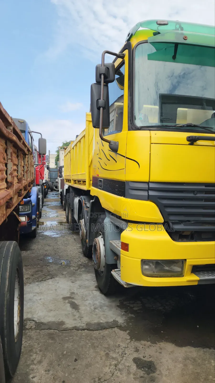 Mercedes Benz Actros Tipper 12 Tires 2001 Yellow