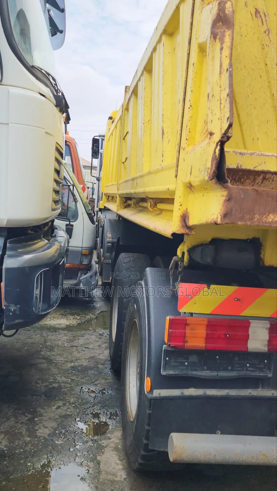 Mercedes Benz Actros Tipper 12 Tires 2001 Yellow