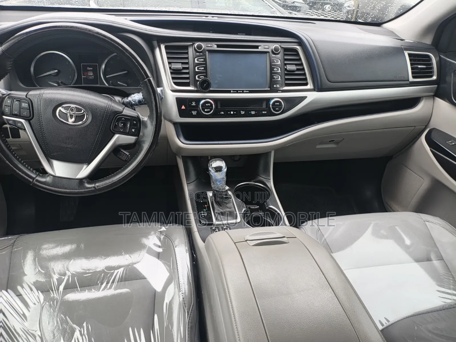 Toyota Highlander XLE 4x4 V6 (3.5L 6cyl 8A) 2017