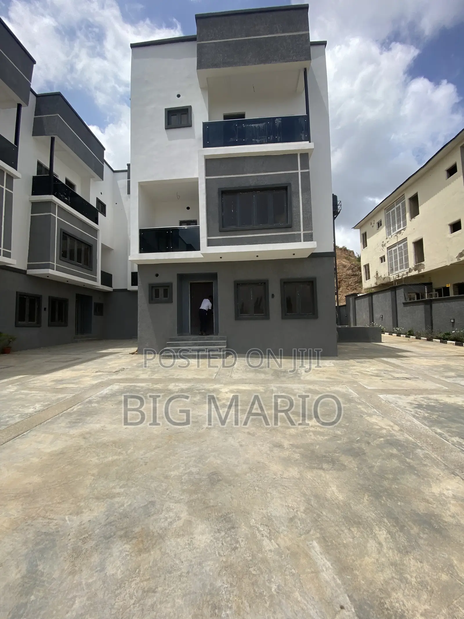4bdrm Duplex in Asokoro for sale