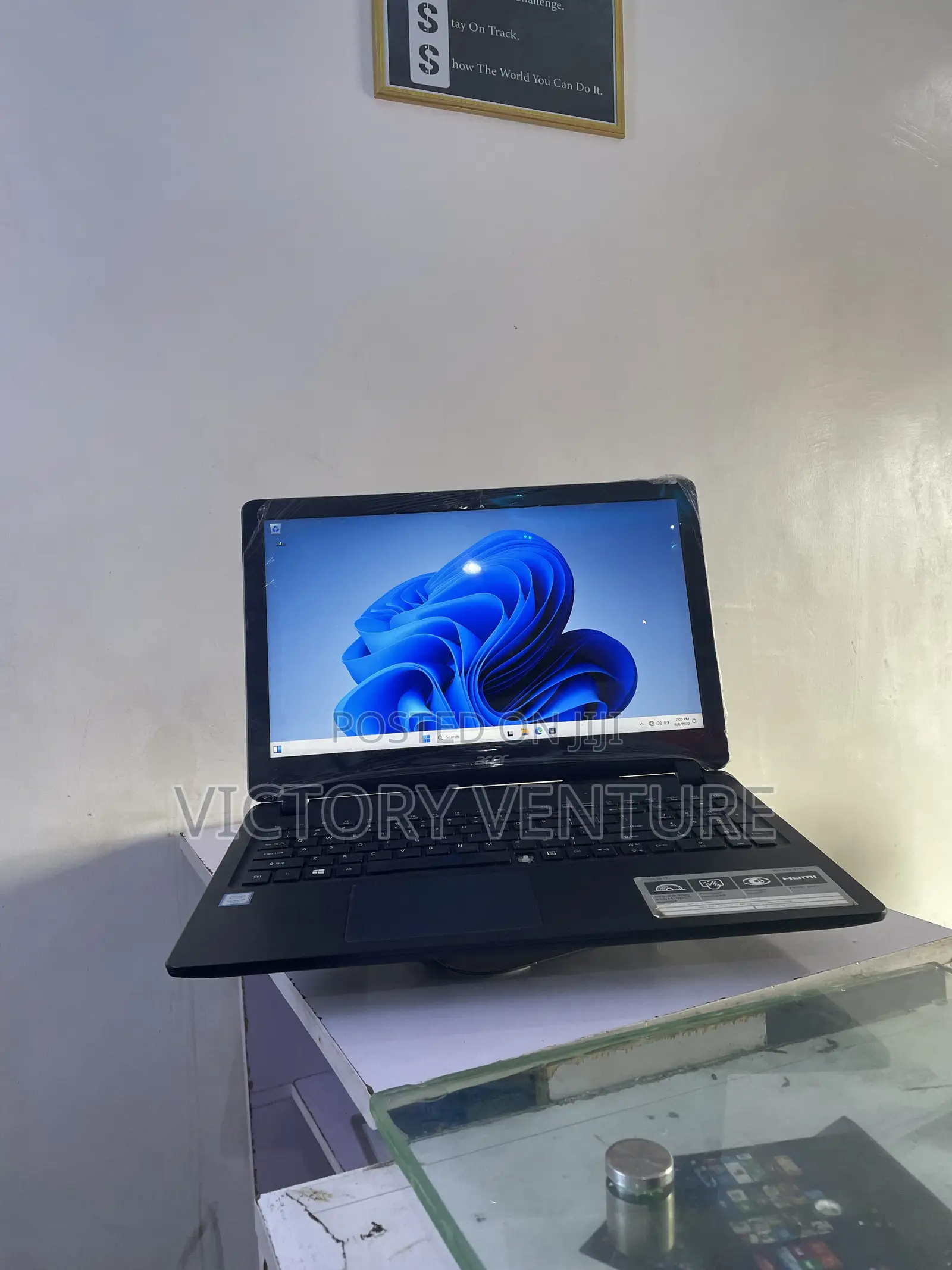 New Laptop Acer Aspire ES1 4GB Intel Core i3 HDD 700GB