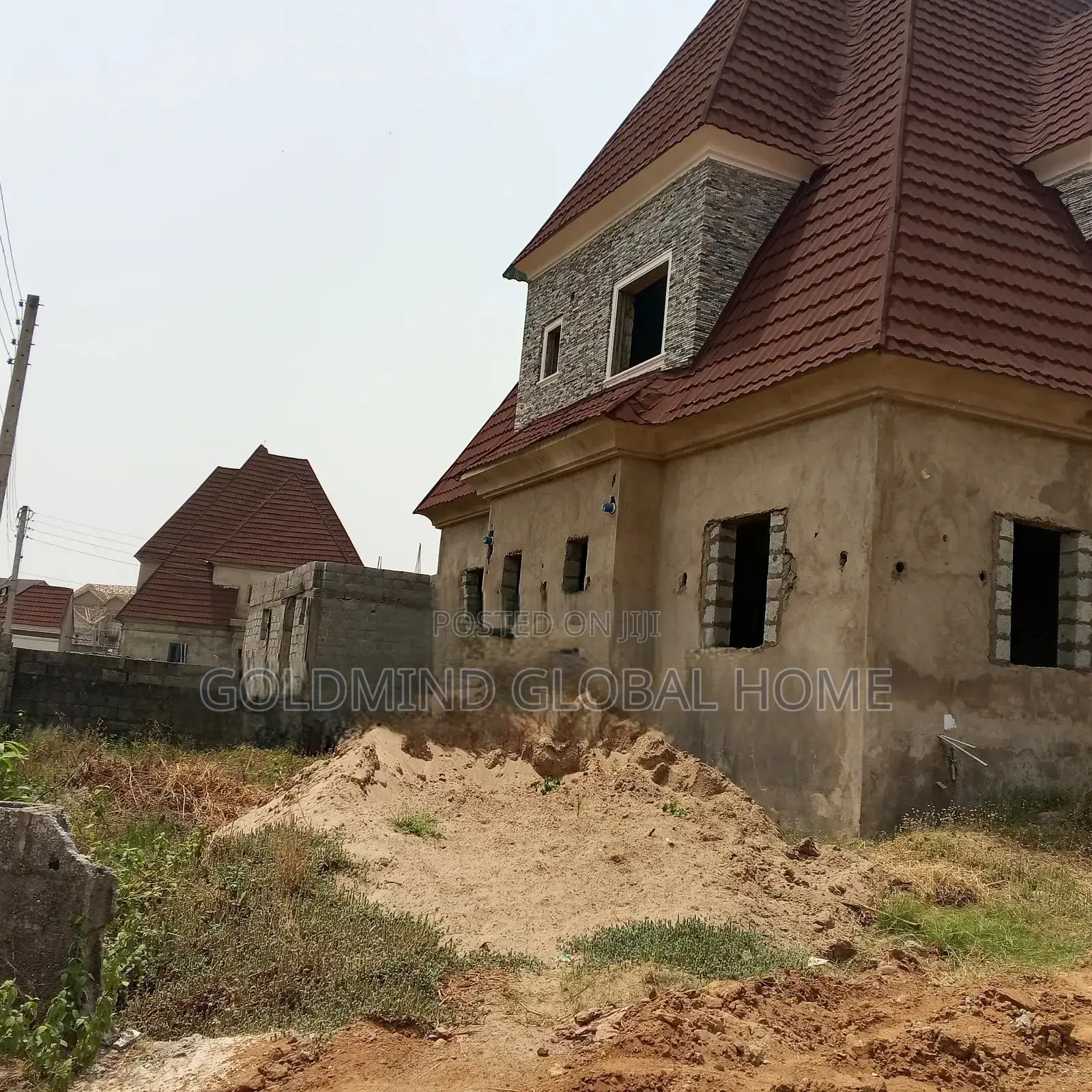 4bdrm Penthouse in Lugbe District. for sale