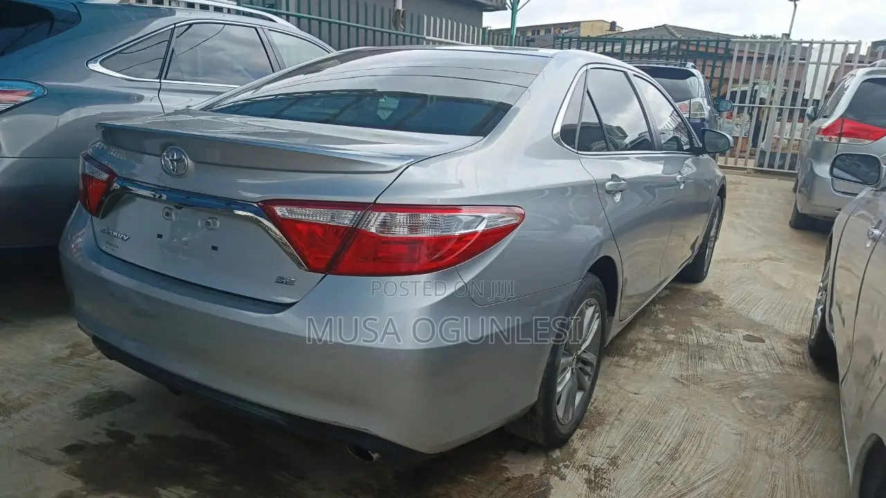 Toyota Camry 2016 Silver