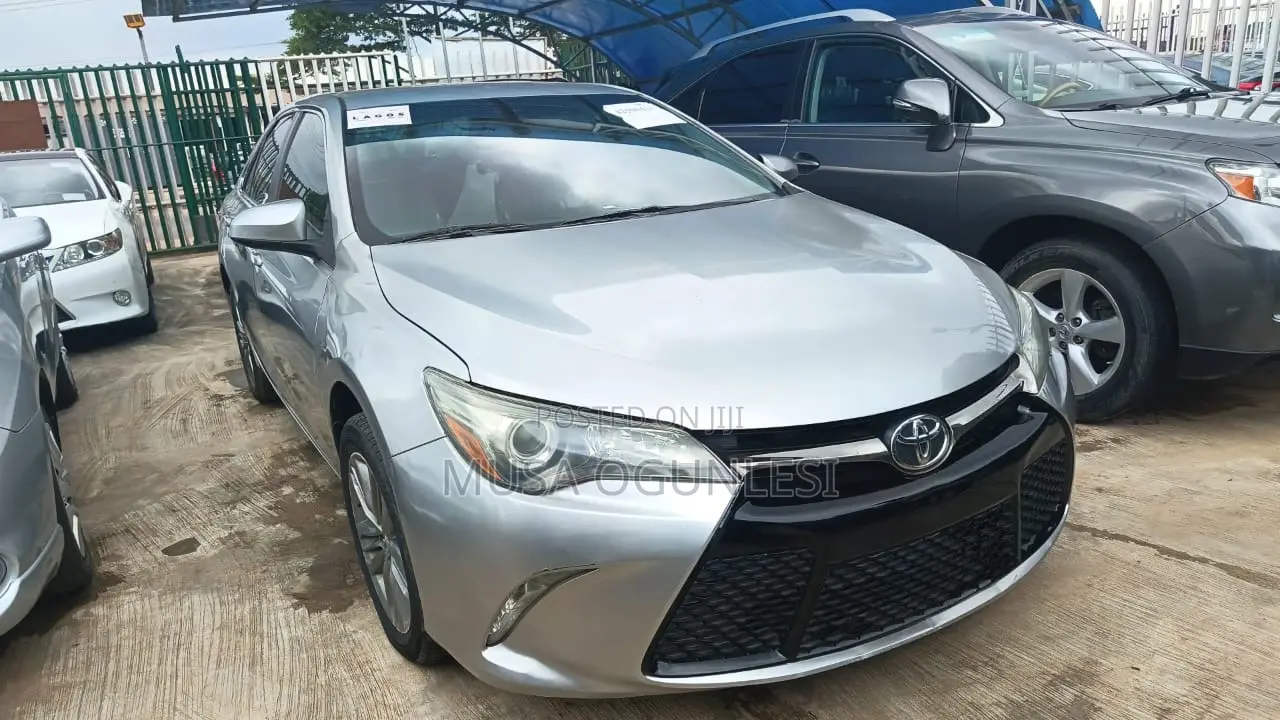 Toyota Camry 2016 Silver