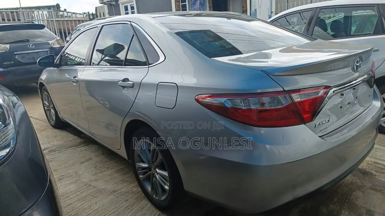 Toyota Camry 2016 Silver