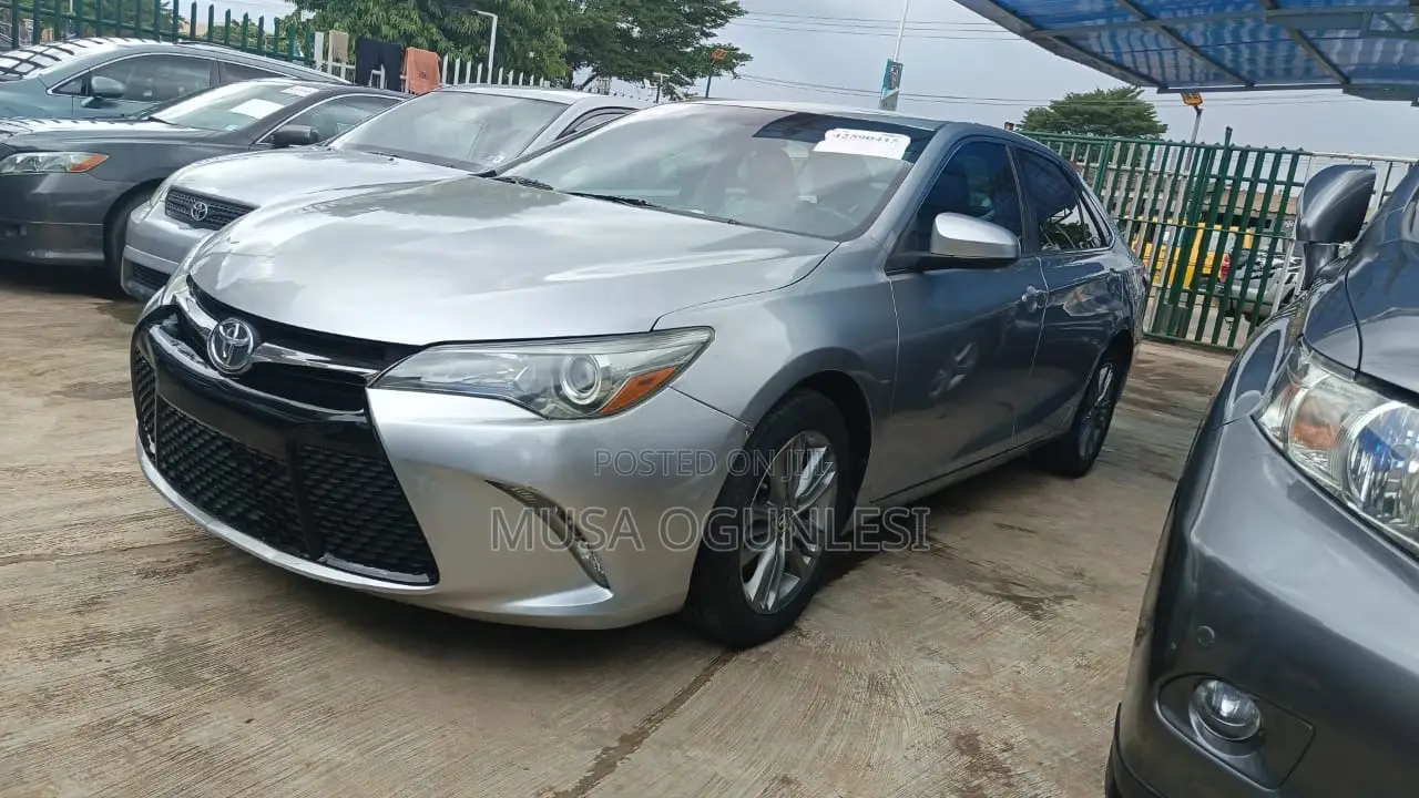 Toyota Camry 2016 Silver