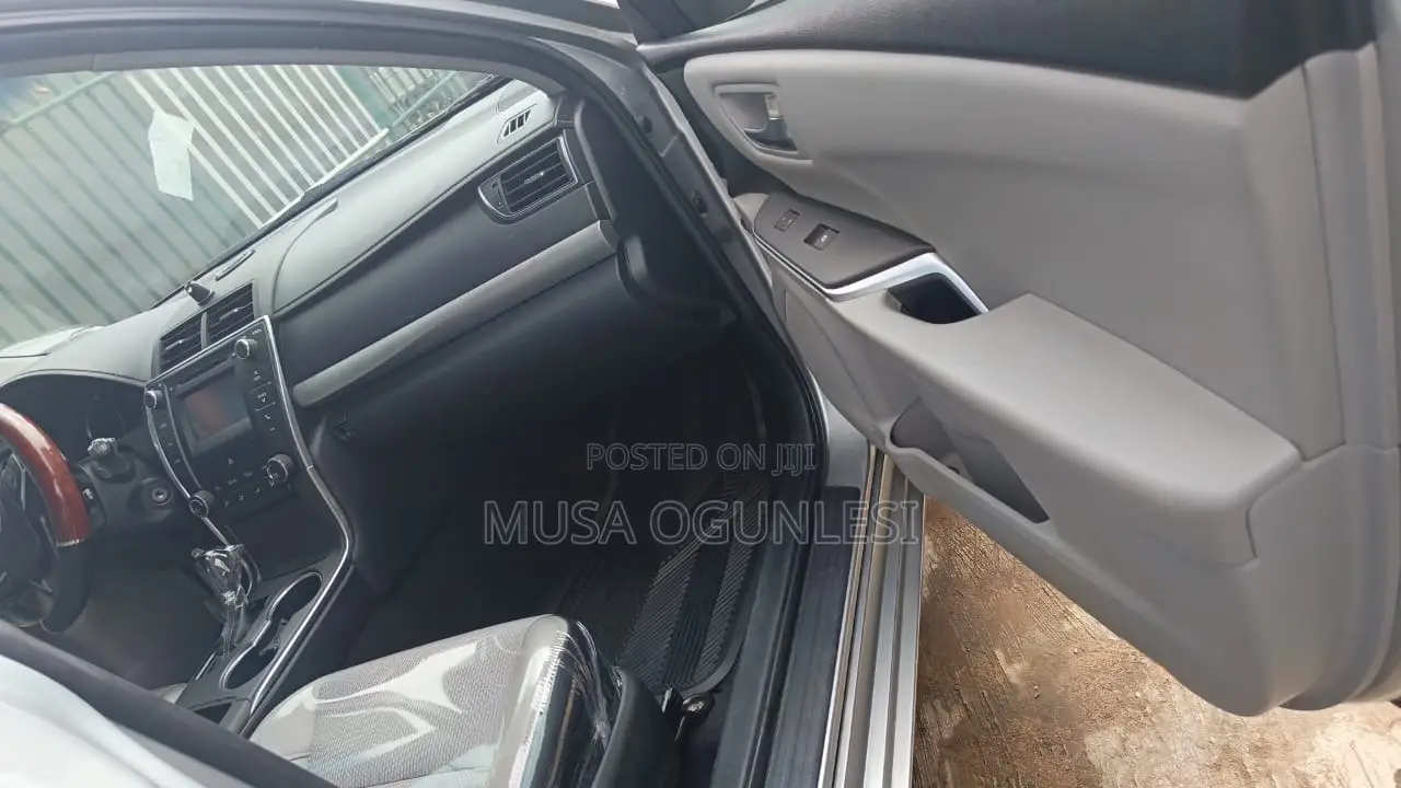 Toyota Camry 2016 Silver