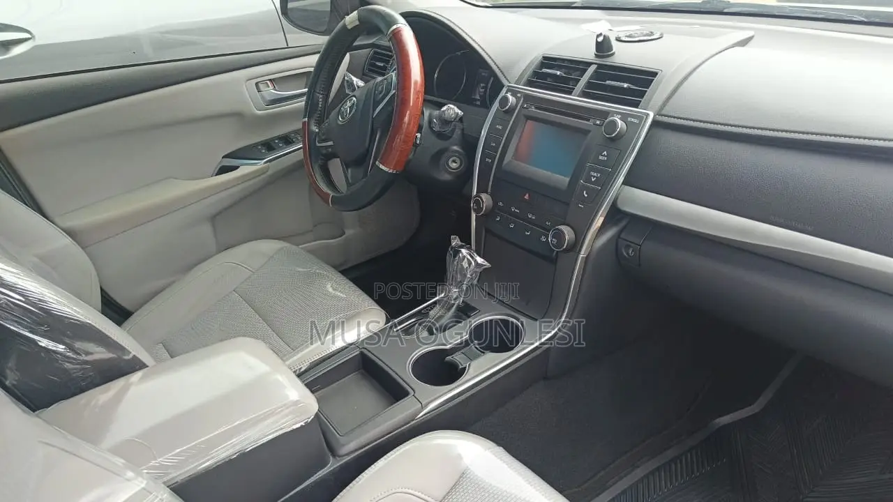 Toyota Camry 2016 Silver