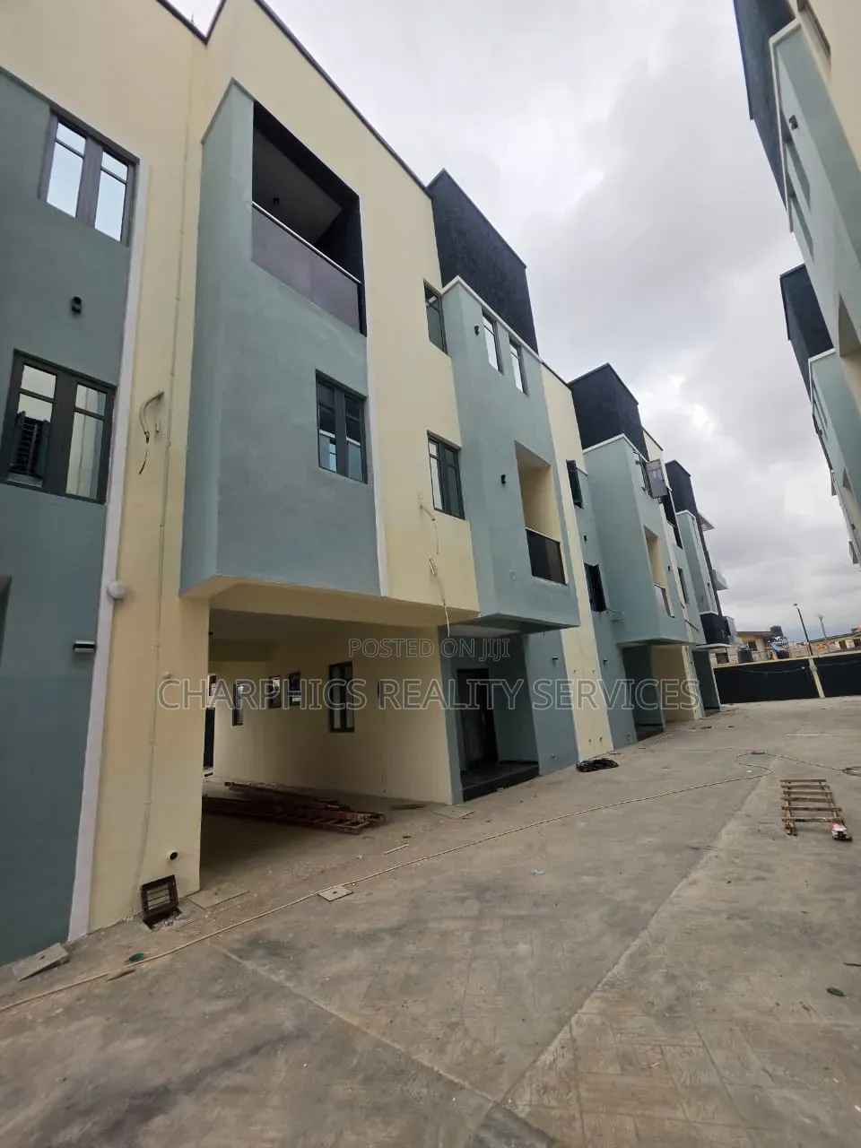 4bdrm Duplex in Oregun for sale
