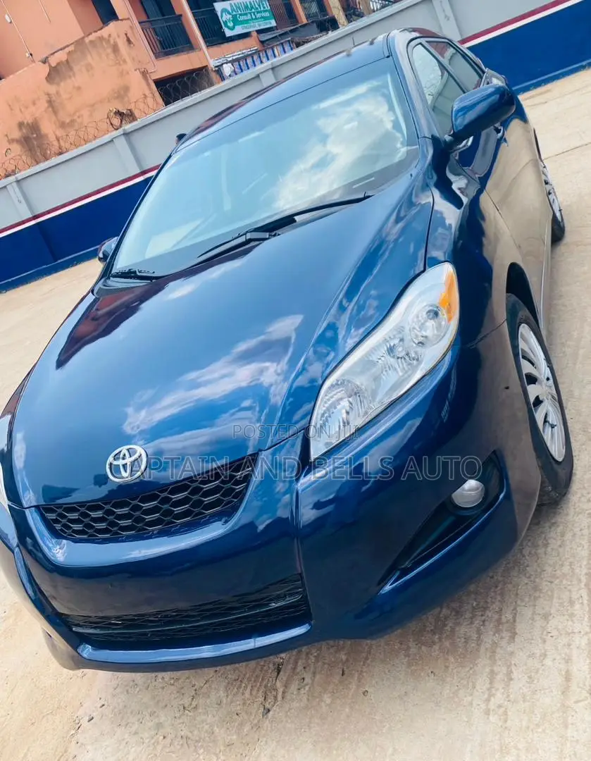 Toyota Matrix Hatchback FWD (1.8L 4cyl 5M) 2010 Blue