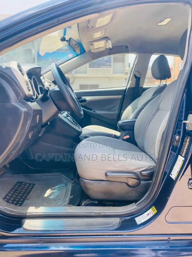 Toyota Matrix Hatchback FWD (1.8L 4cyl 5M) 2010 Blue