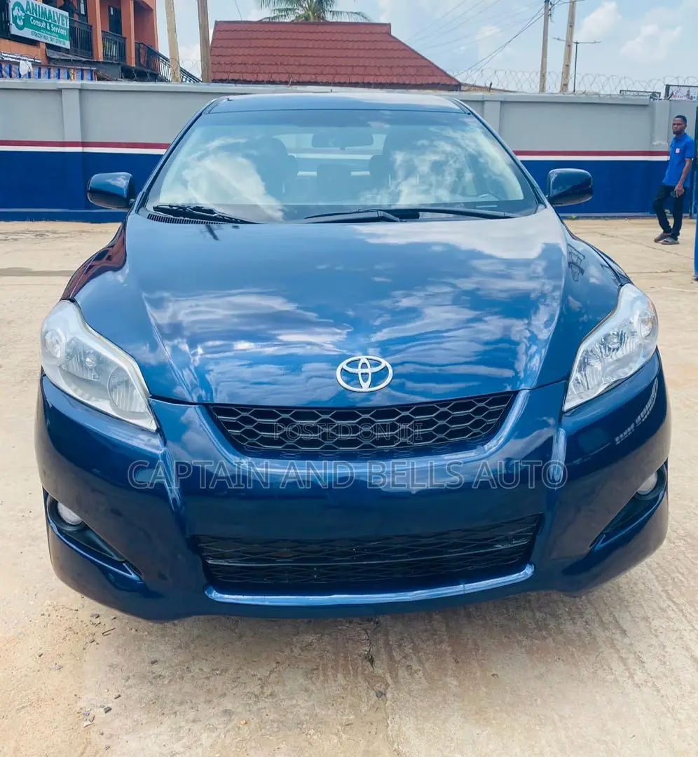 Toyota Matrix Hatchback FWD (1.8L 4cyl 5M) 2010 Blue