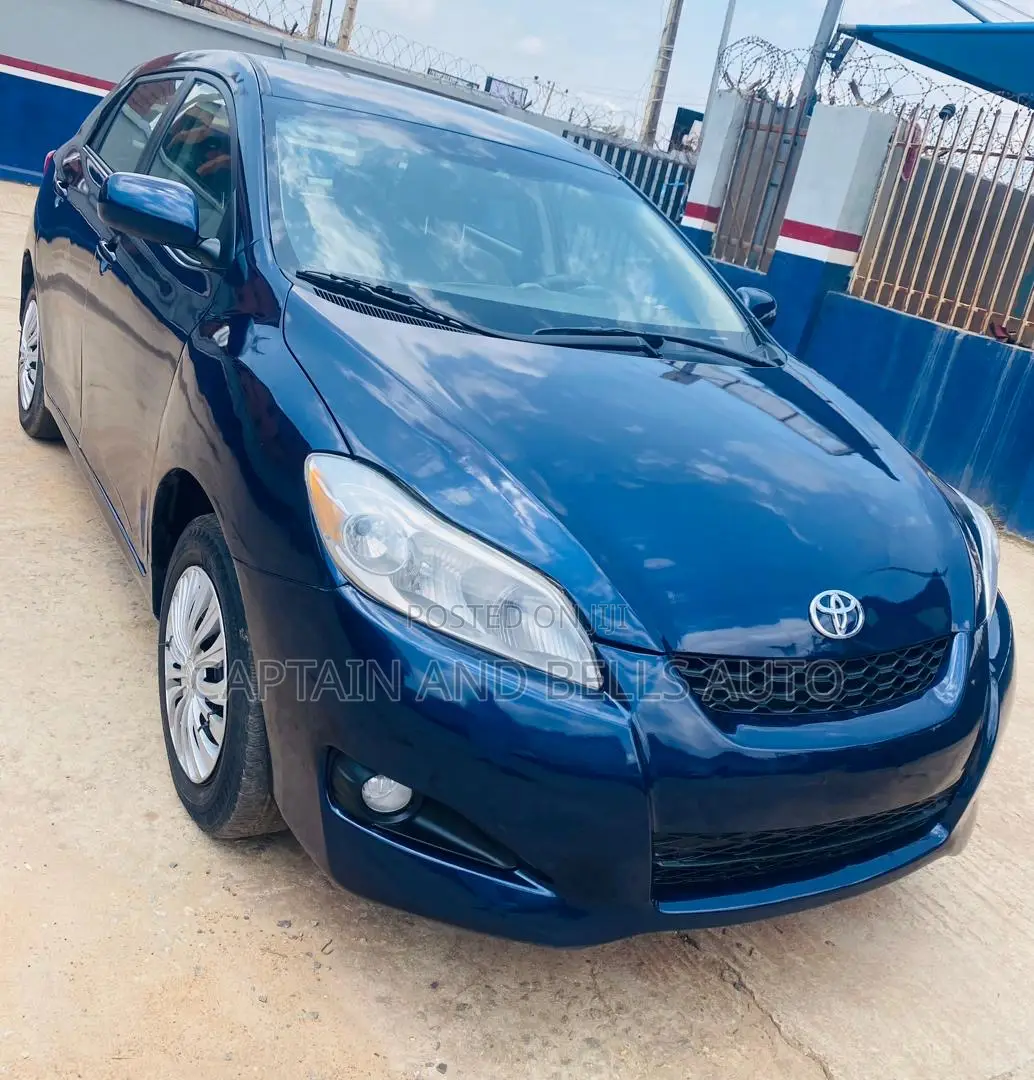 Toyota Matrix Hatchback FWD (1.8L 4cyl 5M) 2010 Blue