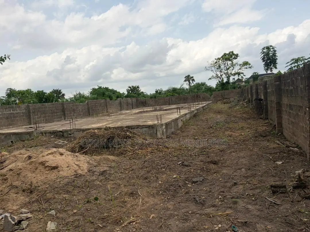 A Fenced and Gated 700sqm Land