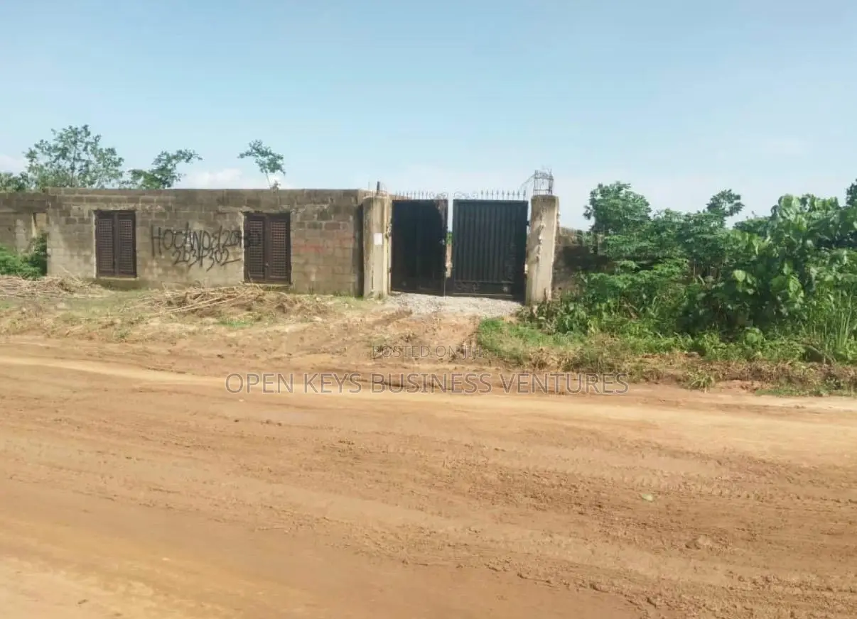 A Fenced and Gated 700sqm Land