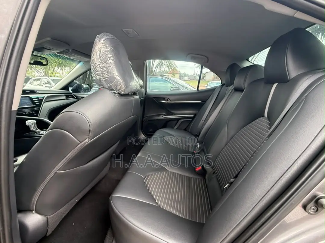 Toyota Camry SE FWD (2.5L 4cyl 8AM) 2018 Gray