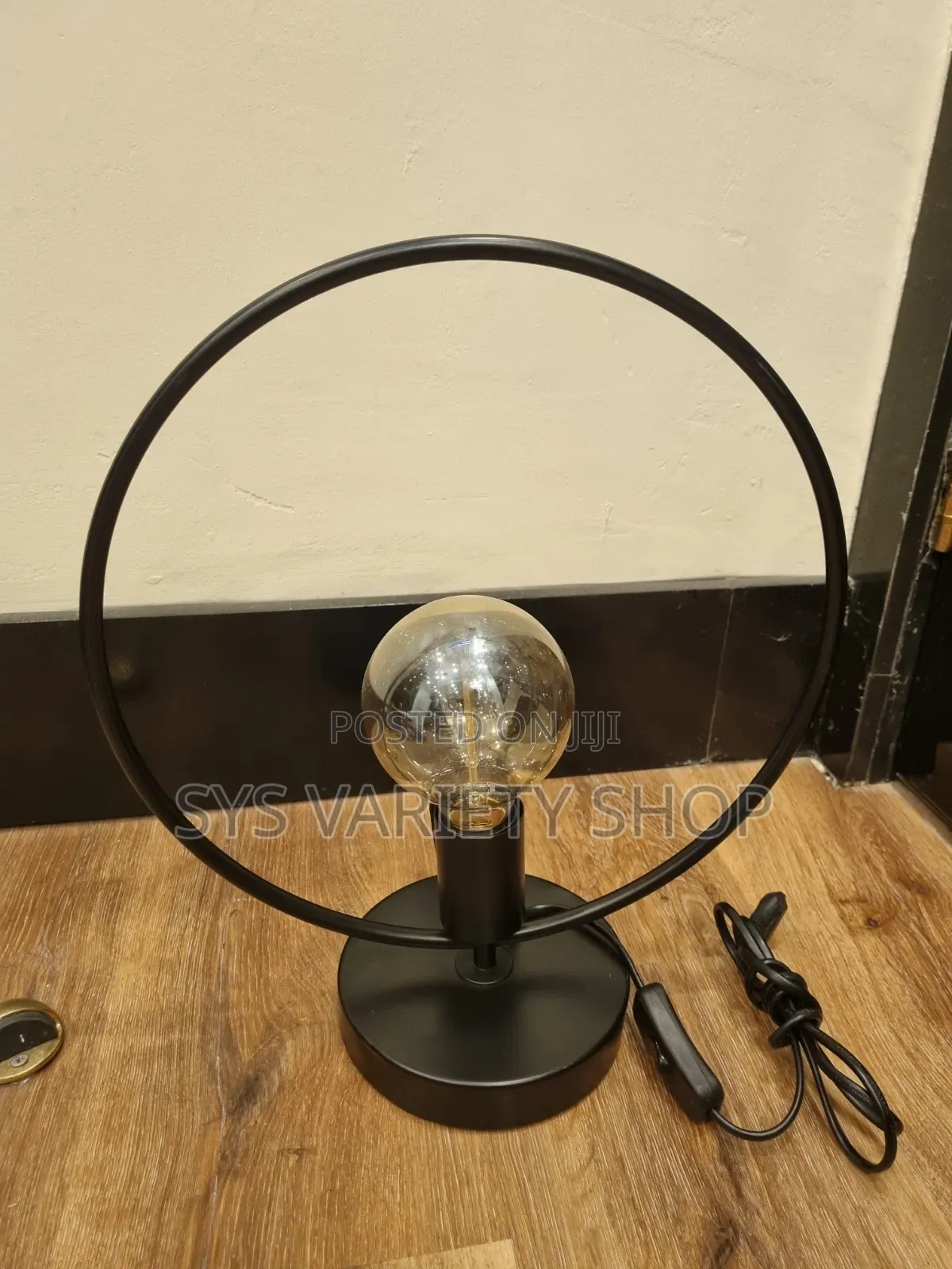 Exclusive Table Lamp With Electric Bulb