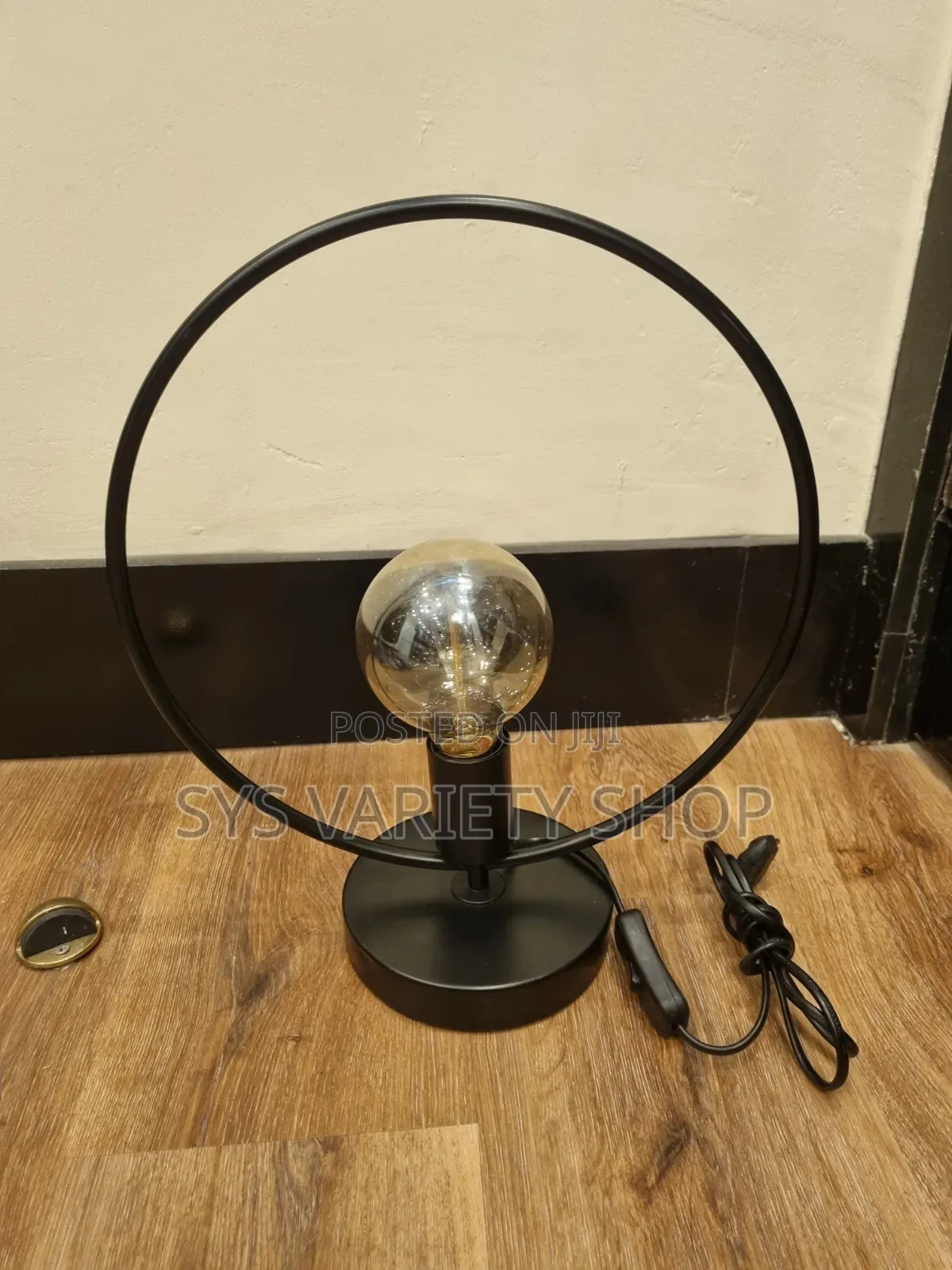 Exclusive Table Lamp With Electric Bulb