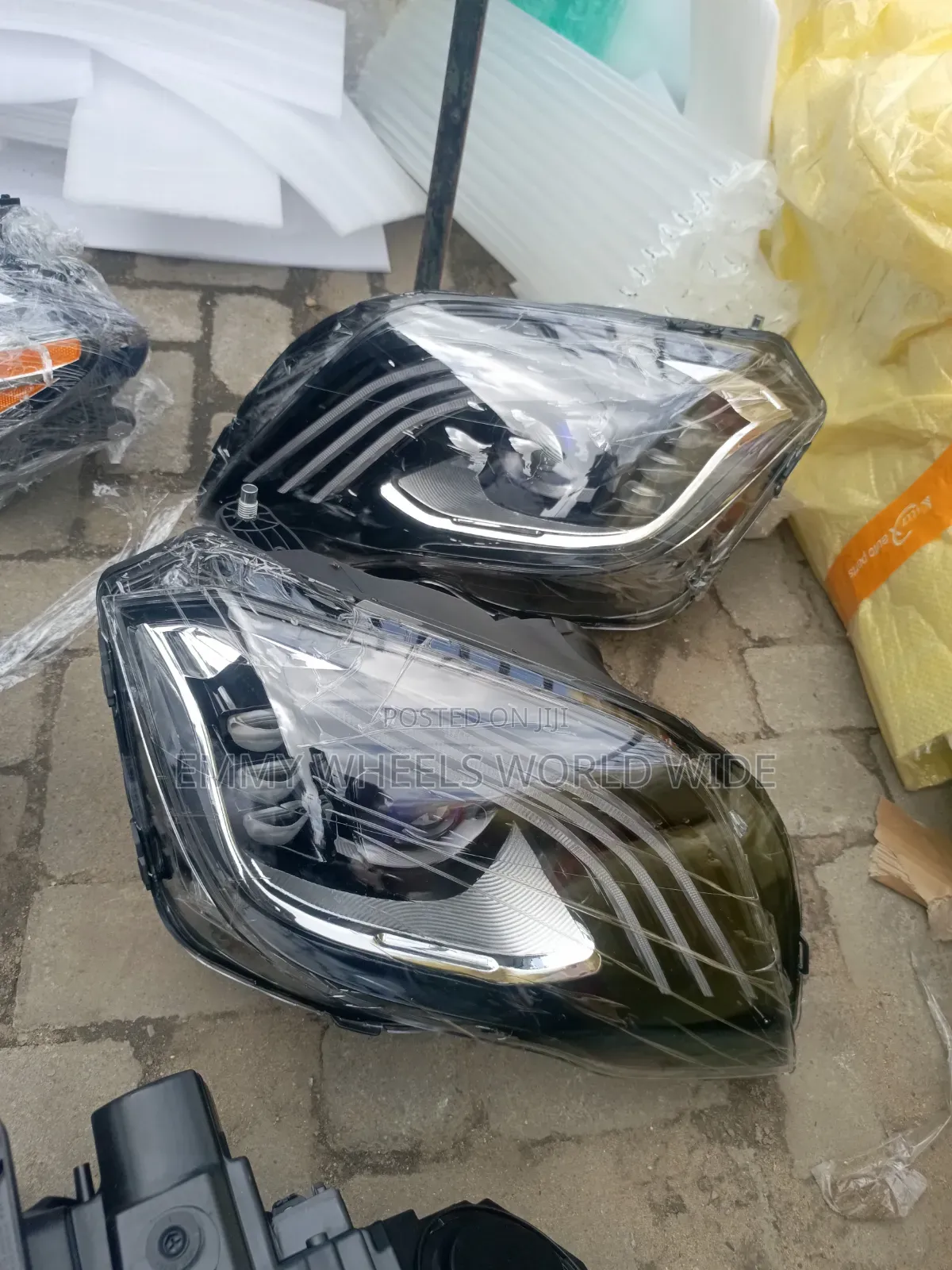 Mercedez Benz Maybach Head Lamp Full Option to Give Ur Ride Dat Look
