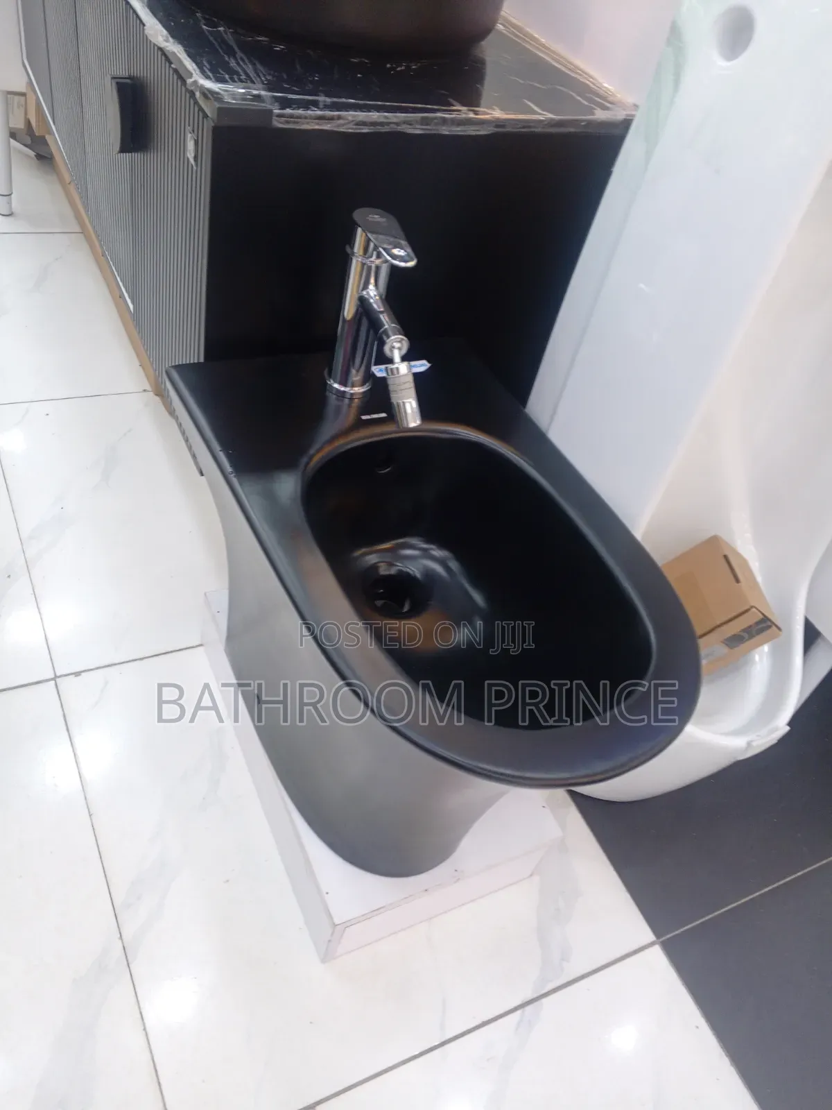 Round Black Uk Urinary Bidet