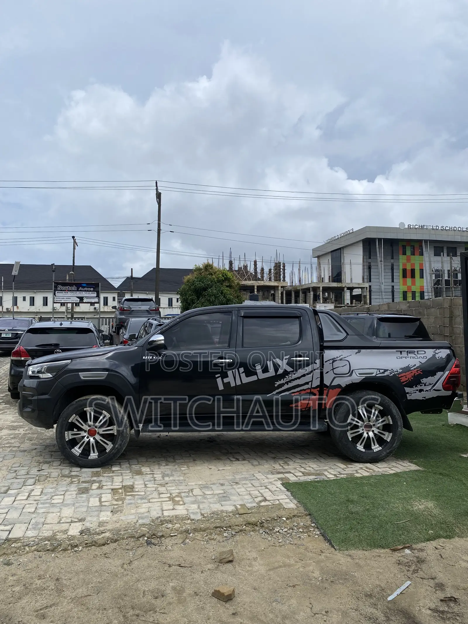 Toyota Hilux SR 4x4 2013 Black