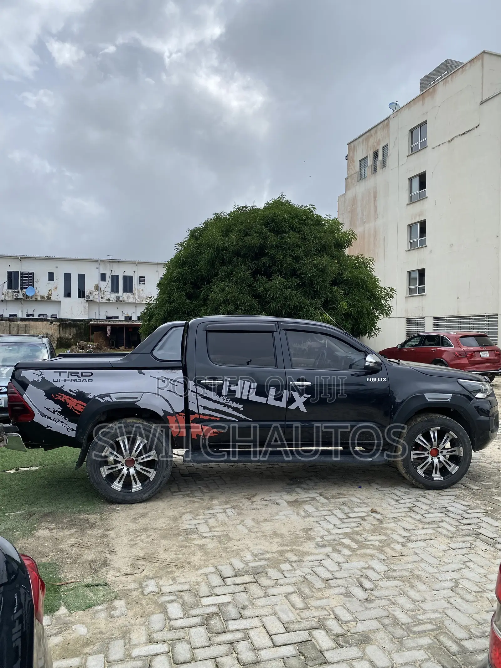 Toyota Hilux SR 4x4 2013 Black