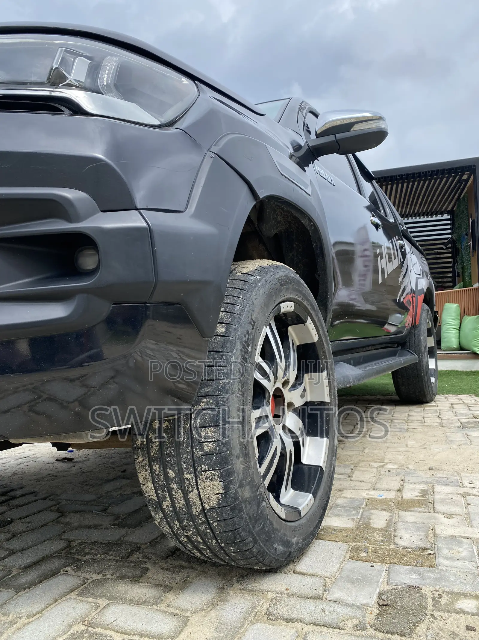 Toyota Hilux SR 4x4 2013 Black