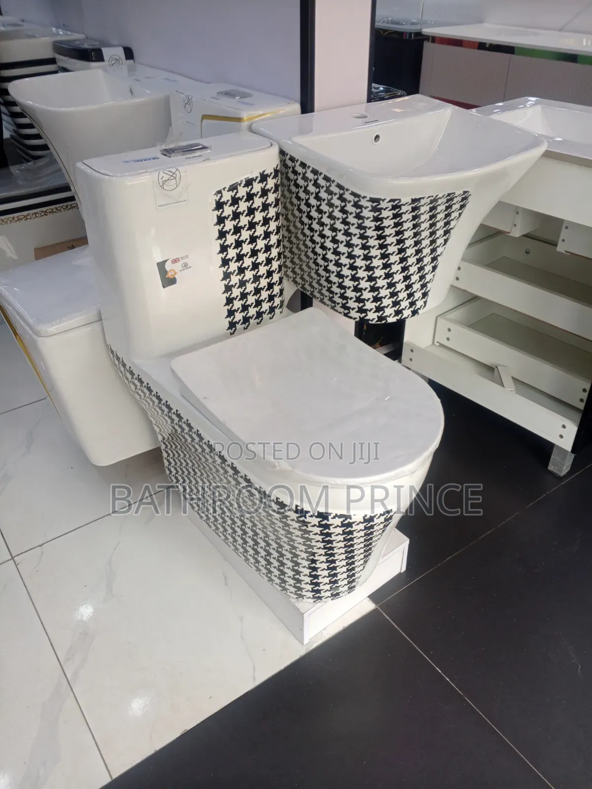 Executive Unique Design Water Closet With Wall Hung Basin