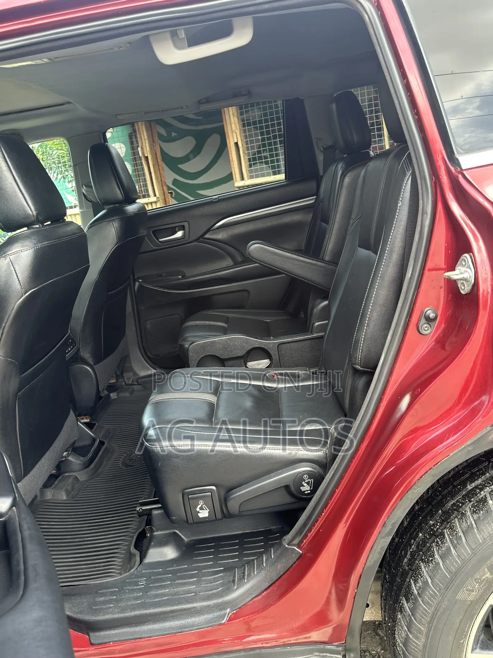 Toyota Highlander SE 4x4 V6 (3.5L 6cyl 8A) 2018 Red