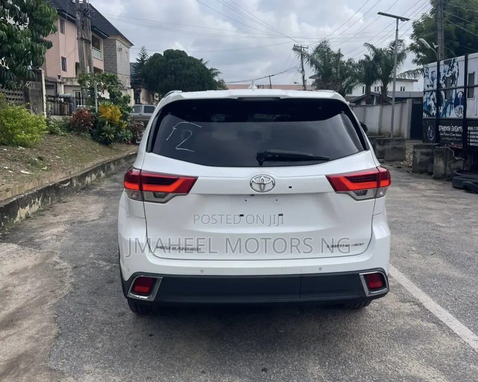 Toyota Highlander Limited 2019 White