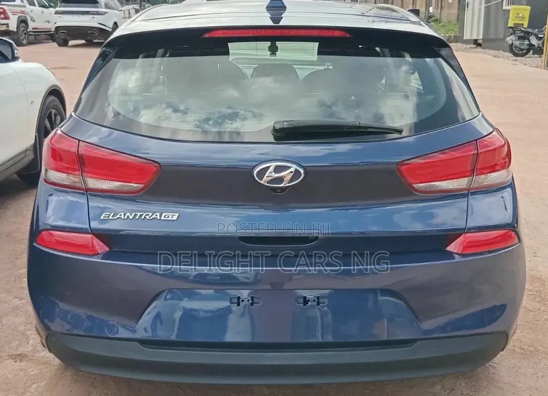 Hyundai Elantra Sport Sedan FWD (1.6L 4cyl 6M) 2017 Blue
