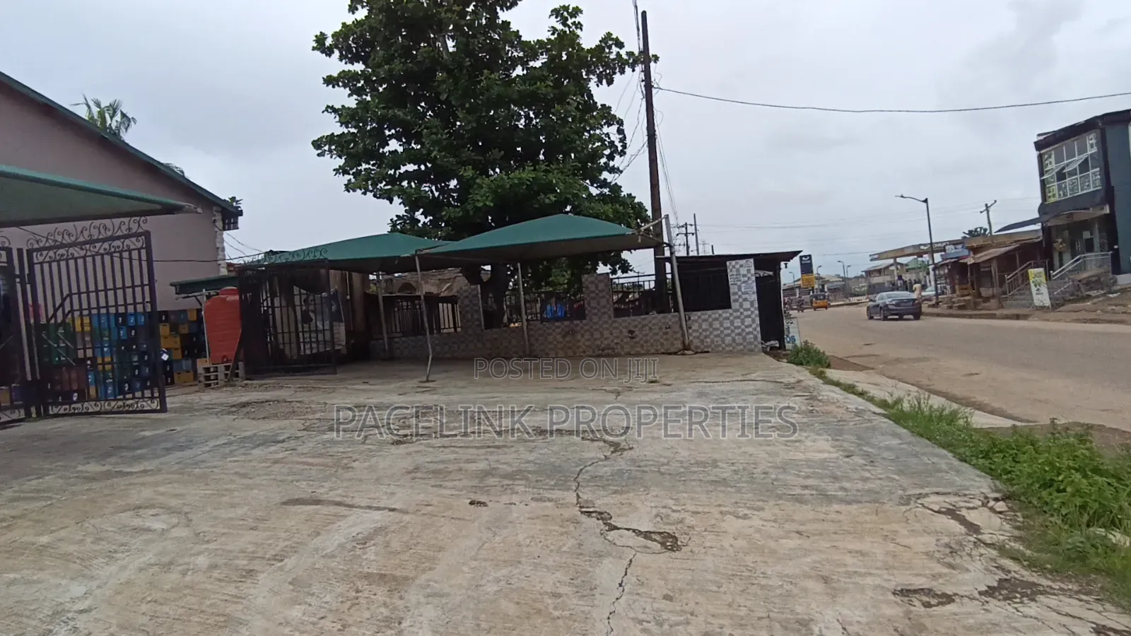 10bdrm Block of Flats in Ipaja / Ipaja for sale