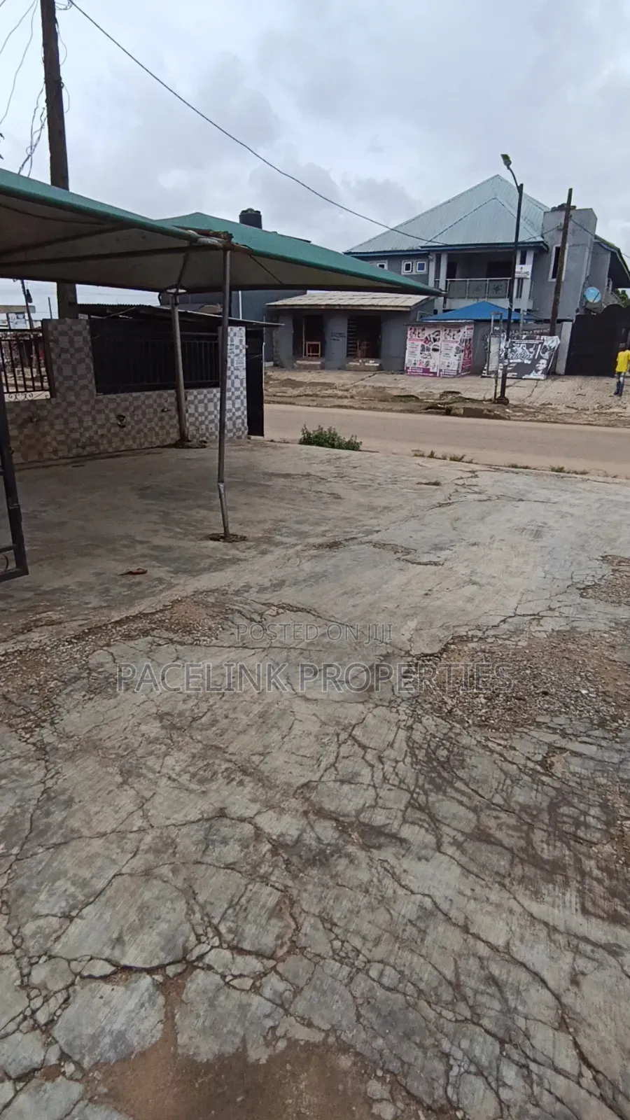 10bdrm Block of Flats in Ipaja / Ipaja for sale