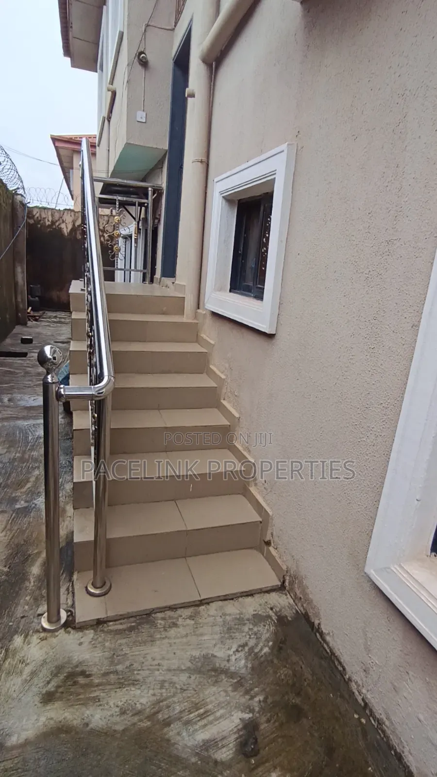 10bdrm Block of Flats in Ipaja / Ipaja for sale