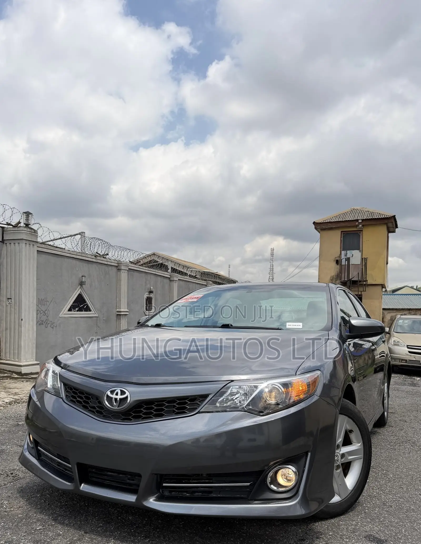 Toyota Camry SE 4dr Sedan (2.5L 4cyl 6A) 2013 Gray