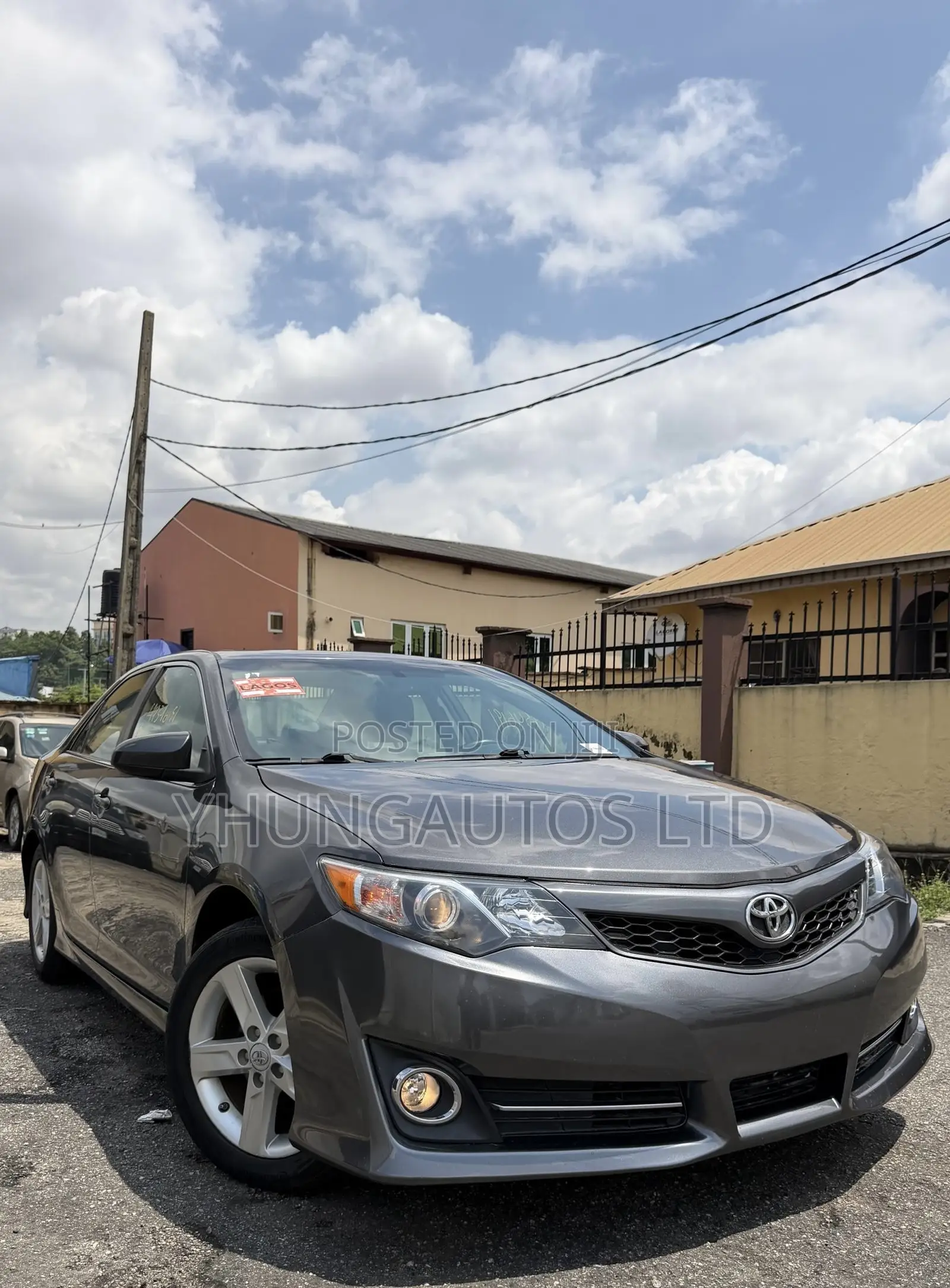 Toyota Camry SE 4dr Sedan (2.5L 4cyl 6A) 2013 Gray