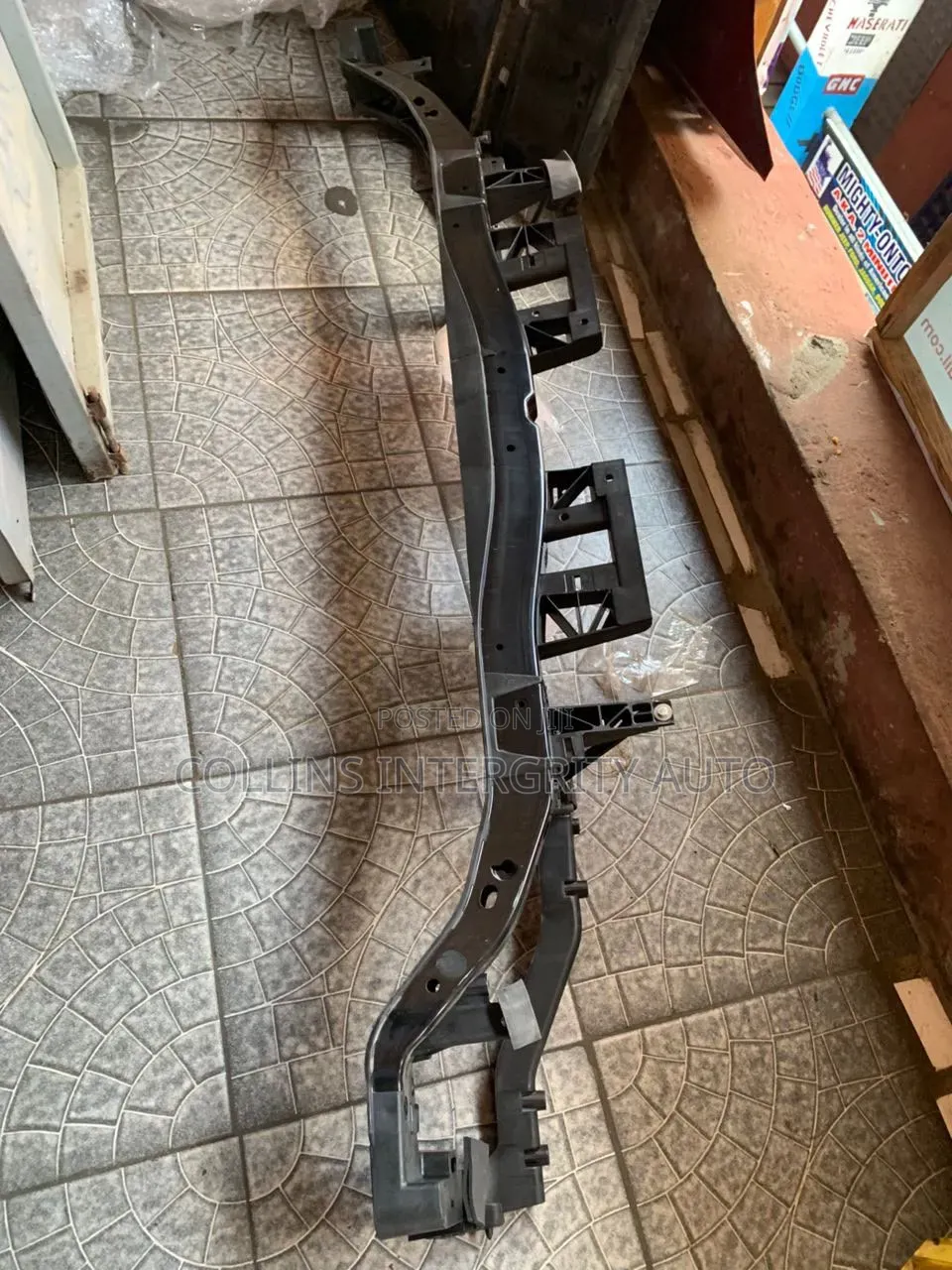 Front Tubo Bonnet Dodge Challenger 2011 to 2020