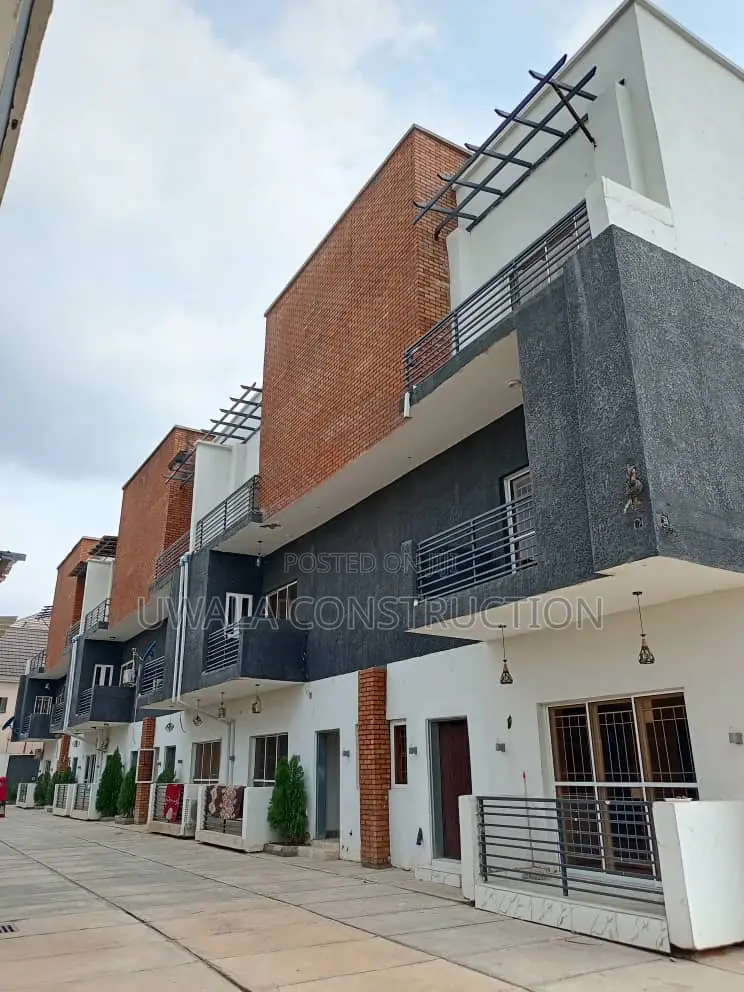 4bdrm Townhouse / Terrace in Mabushi for rent